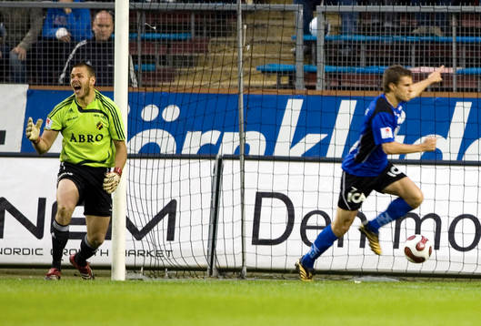 Daniel Örlund, målvakt, AIK och Martin Fribrock, Halmstad