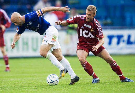 Mattias Thylander rycker ifrån Johan Arneng