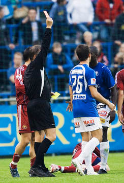 Utvisning, Michael Mensah, rött kort