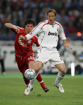 Massimo Ambrossini, Milan och Xabi Alonso, Liverpool