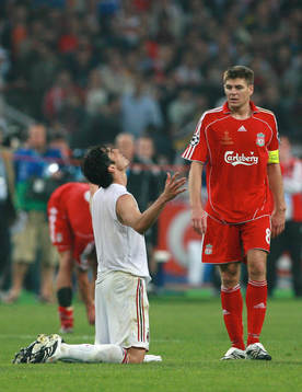 En besviken Steven Gerrard, Liverpool och Kaka, Milan jubel