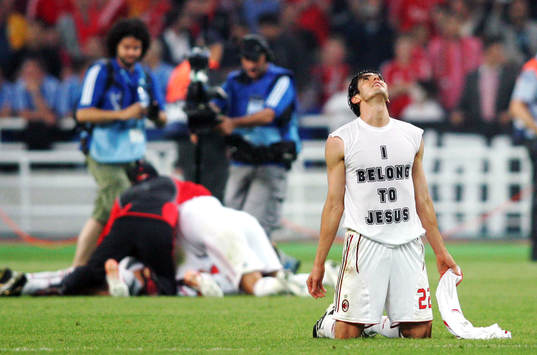 Kaka, Milan, ber på knä. Segrare. Vinnare