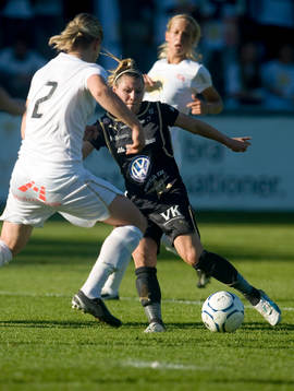 Ramona Bachmann, Umeå skjuter in 1-0 till Umeå