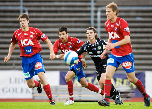 Nordin Gerzic. Örebro, omringad av Österspelare