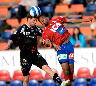 Glenn Holgersson nickduellerar med Ryan Johnson