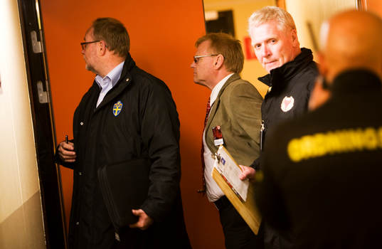 Tobias Mattsson, domare, blir dålig och ersätts av Henrik