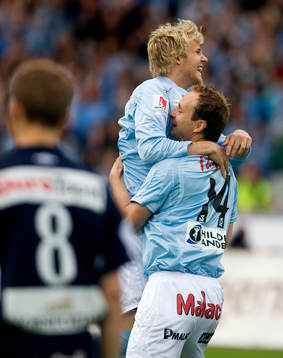 Jon-Inge Höiland, Malmö gör 1-0. Jubel med Ola Toivonen