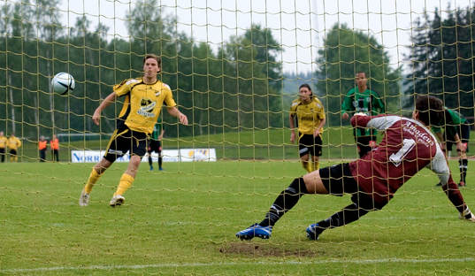 4-0, Emil Nilsson, planens gigant, chippar in fyran sedan
