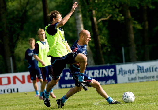 Jon Dahl Tomasson, Danmark försöker ta sig fram