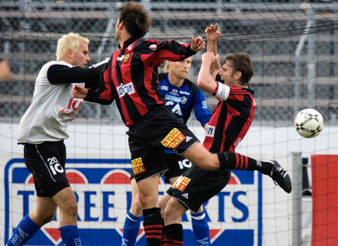 Magnus Bahne, målvakt, blir förbannad på Håkan