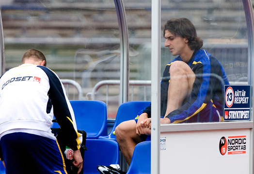 Zlatan Ibrahimovic, Sverige har problem med sin vänstra