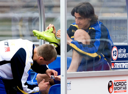 Zlatan Ibrahimovic, Sverige har problem med sin vänstra