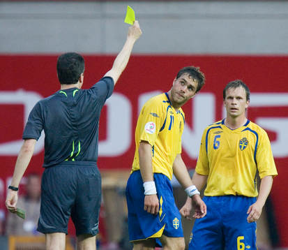 Två svenskar som fick syna kortet, Johan Elmander och