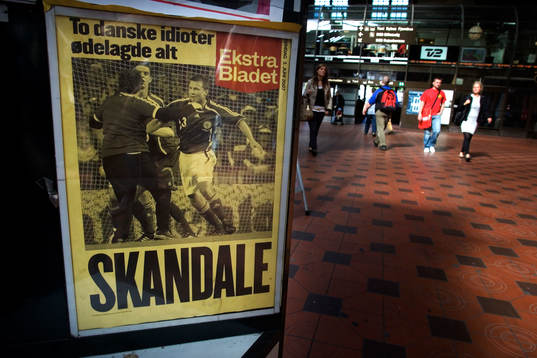 Fotboll, Danska tidningar skrev om "skandal-matchen".