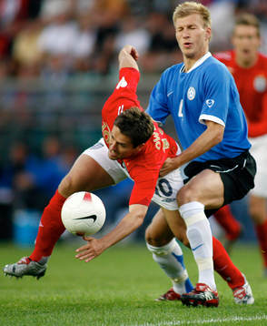 Michael Owen, England och  Ragnar Klavan, Estland