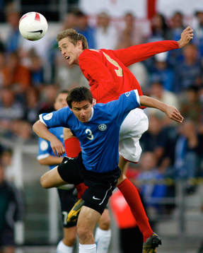 Peter Crouch, England och Andrei Stepanov, Estland