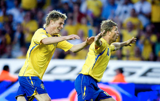 Markus Rosenberg och Marcus Allbäck jubel