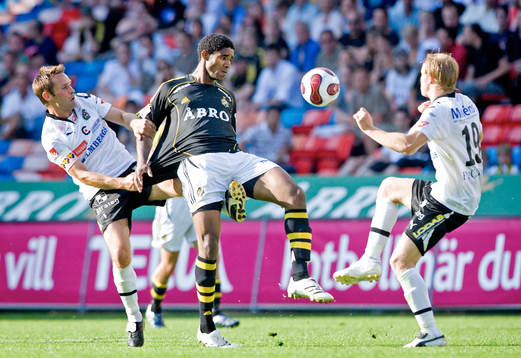 Khari Stephensson, AIK försöker trixa sig loss