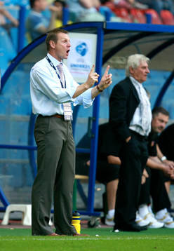 Stuart Pearce, förbundskapten, England, ropar instruktioner