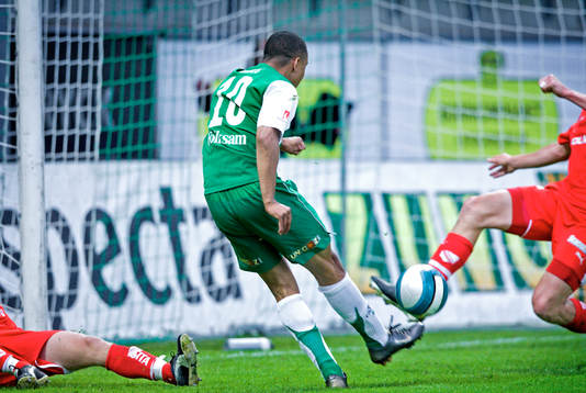 Charlie Davies, Hammarby har nästan helt öppet mål men