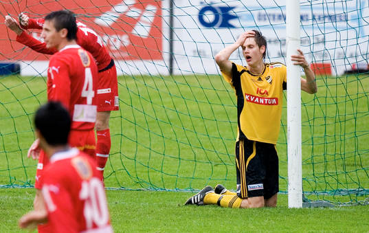 Simon Larsson har missat största målchansen