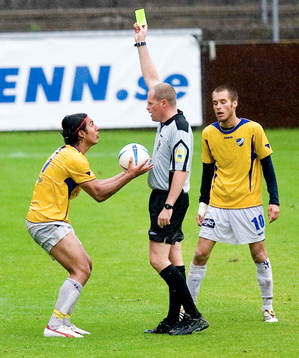 Planen var vattendränkt, inte lämplig för fotboll.