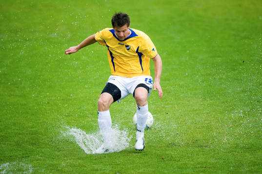 Vatten, vatensjuk plan, fotbollsparodi, ospelbar plan