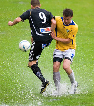 Vatten, vatensjuk plan, fotbollsparodi, ospelbar plan