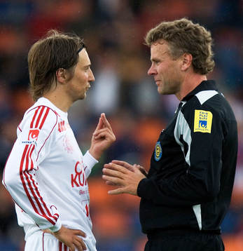 Lagkapten Jonas Lindberg, Degerfors är framme och pratar