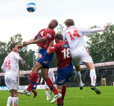 Ryan Johnson och Erik Tengroth, Öster i nickduell, nick