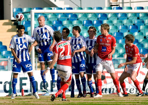 Lasse Johansson, Kalmar, sätter 2-2 på frispark