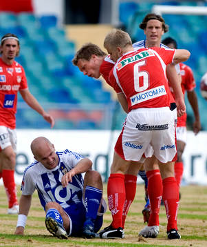 Jonas Wallerstedt, IFK Göteborg, får skäll utav Viktor