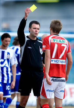 Martin Ingvarsson, domare tycker inte att man får kalla