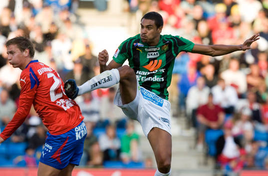 Bobbie Friberg da Cruz, Gais, sparkar Fredrik Olsson i