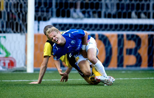 Erik Sundin, Trelleborg, får ont i skrevet