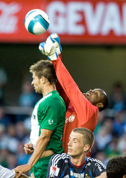 Richard Kingson, Målvakt, Hammarby, rensar undan