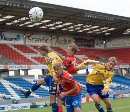 Marcus Nilsson och Christoffer Nilsson nära öka på