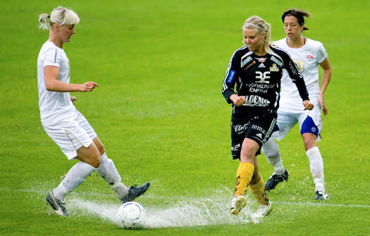 Nilla Fischer försöker i vätan