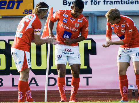 1-0 Ari Da Silva Ferreira har gjort 1-0 i avskedsmatchen