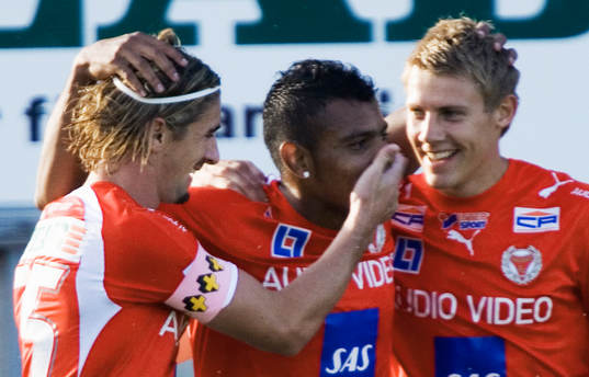 1-0 Ari Da Silva Ferreira har gjort 1-0 i avskedsmatchen