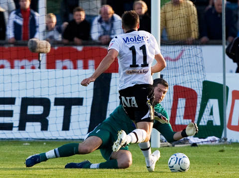 Petter Wastå, Målvakt, Kalmar kniper bollen framför
