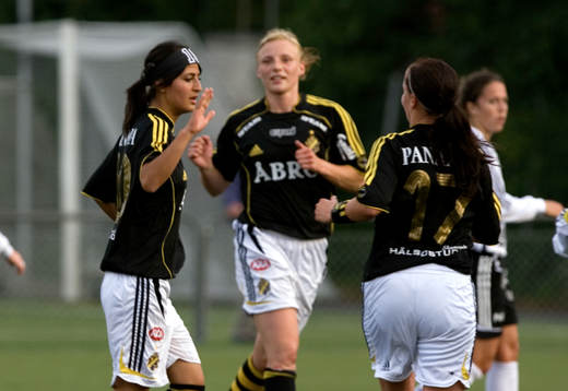 Nazanin Vaseghpanah och Sofia Simonsson, AIK