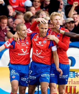 Henrik Larsson, har gjort 3-0 till Helsingborg. Jubel med