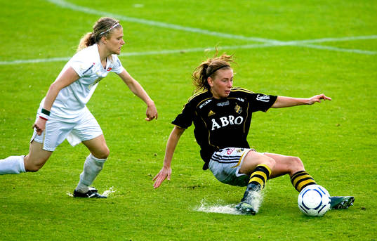 Frida Nordin, Ldb och Ingrid Bohlin, AIK som ramlar på