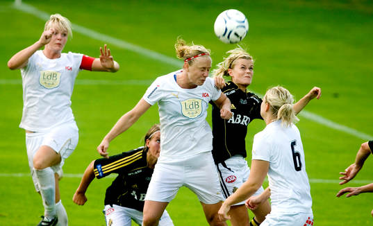 Emma Wilhelmsson, Ldb, i nickduell med Madelene Göra, AIK