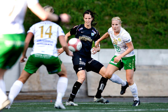 Lotta Schelin, Göteborg lägger in bollen mellan Malin