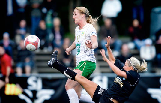 Frida Höglund, Göteborg slänger fram sin fot före Sara
