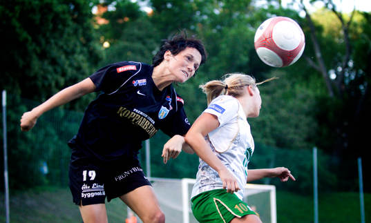 Marlene Sjöberg, Göteborg nickar undan bollen för Louise