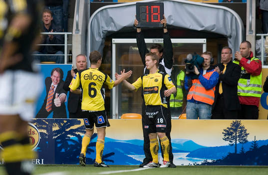 Daniel Alexandersson ut - Fredrik Berglund in. Borås Arena