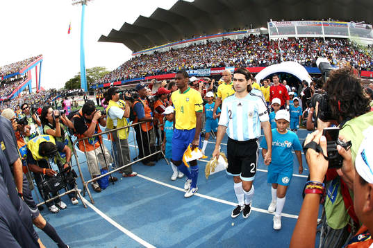Juan, Brasilien och Roberto Ayala, Argentina leder sina lag